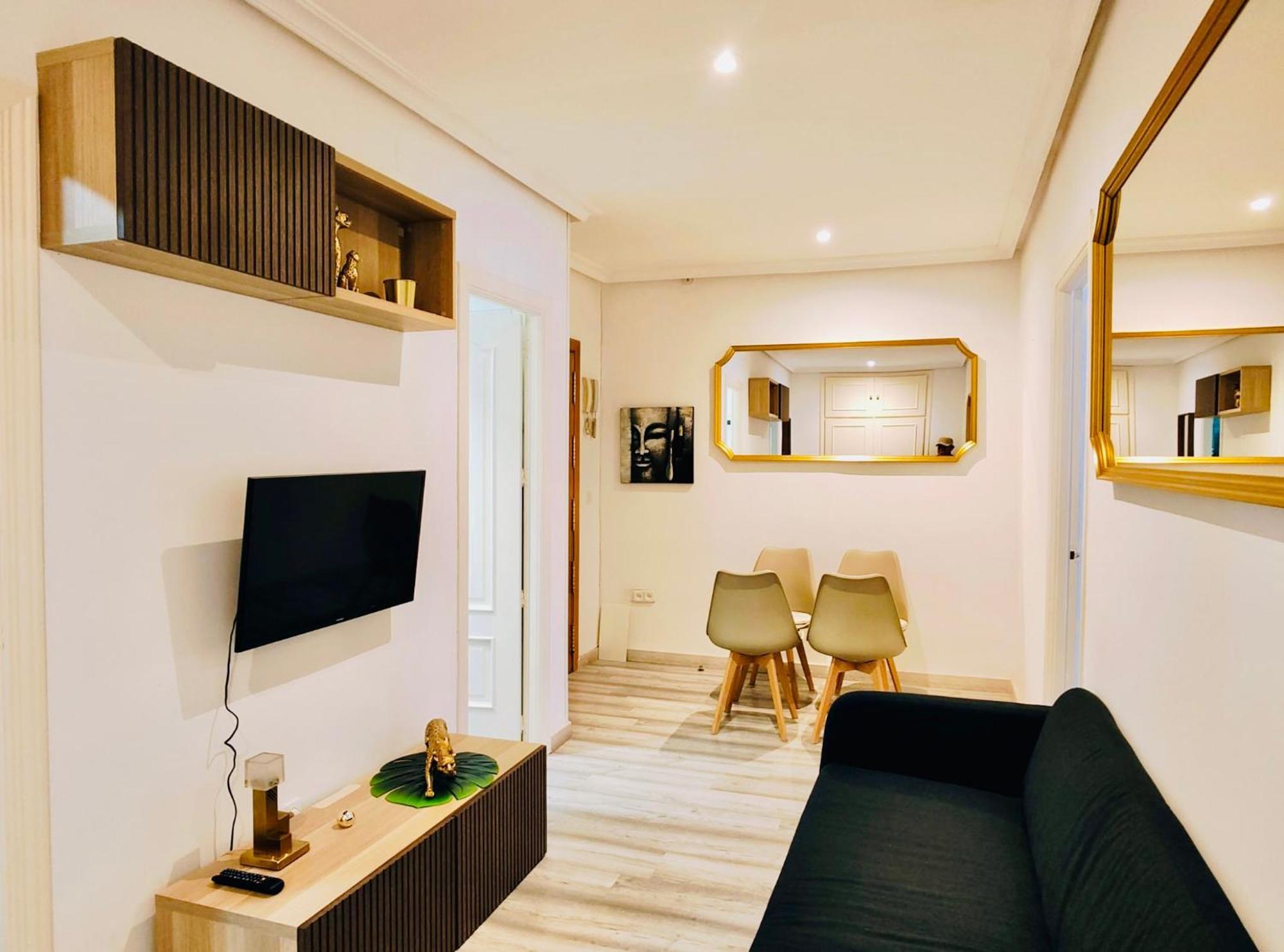 Apartamento En Pleno Centro De - Gran Via - Callao - Sol *
